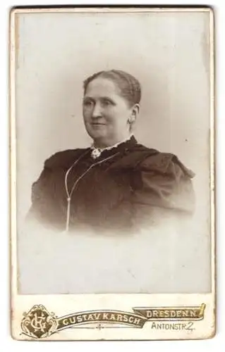 Fotografie Gustav Karsch, Dresden, Antonstr. 2, Portrait einer älteren Dame mit hochgestecktem Haar