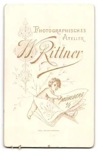 Fotografie W. Rittner, Mühlberg, Porträt eines jungen Mannes in eleganter Kleidung