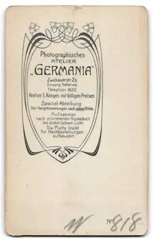 Fotografie Atelier Germania, Chemnitz, Zwickauerstr. 2, Junge Frau steht neben einem Stuhl & einem Tisch mit Blumen