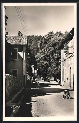 AK Génolhac /Gard, La Poste et les Ecoles