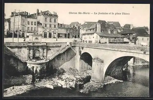 AK Oloron-Ste-Marie, La fontaine et la place Thiers