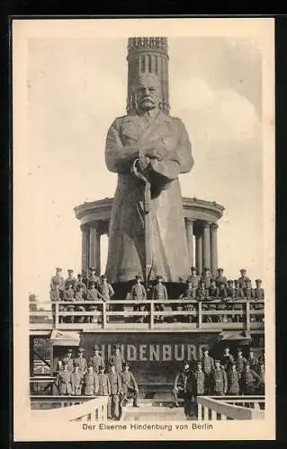 AK Berlin, Gruppenbild Soldaten am Eisernen Hindenburg vor der Siegessäule, Kriegsnagelung, Kriegshilfe