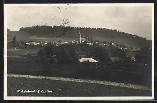 AK Putzleinsdorf /Ob. Oest., Gesamtansicht mit der Kirche