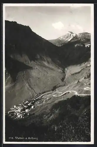 AK Stuben a. Arlberg, Ortsansicht aus der Vogelschau