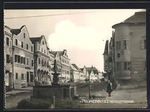 AK Neufelden /O.Ö., Brunnen in der Reichsstrasse