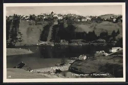 AK Neufelden im Mühlkreis, Ortsansicht über dem Wasser