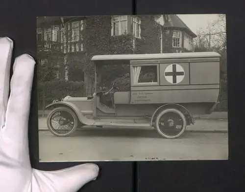 Fotografie Auto Daimler Rot Kreuz Ambulanz, Kastenwagen aufgebaut von Parr & Hamshaw, Karosseriebau-Firma in Leicester