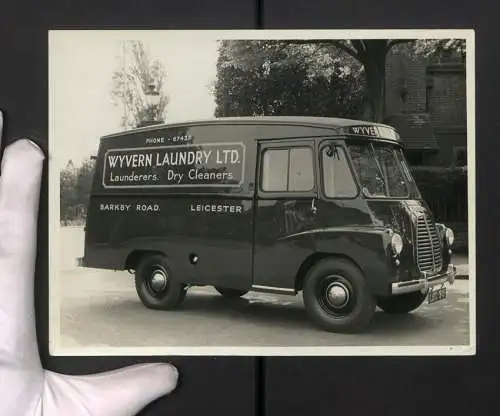 Fotografie Lastwagen Morris mit Hamshaw Aufbau, Kastenwagen Wyvern Laundry LTD. Leicester