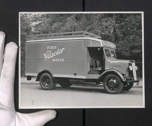 Fotografie Lastwagen Morris mit Hamshaw Aufbau, Kastenwagen Fox's Glacier Mints