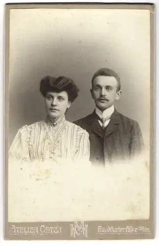 Fotografie Atelier Osten, Berlin, Frankfurter Allee 109 /12, Porträt eines eleganten Paares