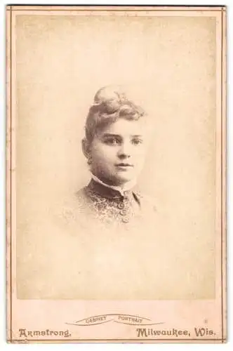 Fotografie Armstrong, Milwaukee, Wis., 389 Broadway, Porträt einer jungen Frau