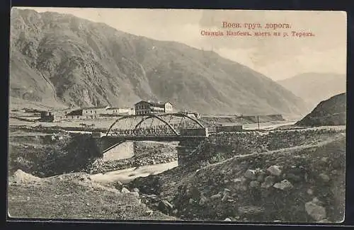 AK Kasbek, Brücke über den Fluss Terek mit Bergen im Hintergrund