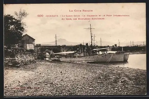 AK Hendaye /Cote Basque, Le Garde Cotes, le Chasseur et le Pont International, Au Fond, les Montagnes Espagnoles