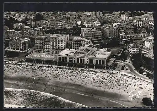 AK Biarritz /B.-P., Pays basque, La Plage et le Casino, Vue aérienne