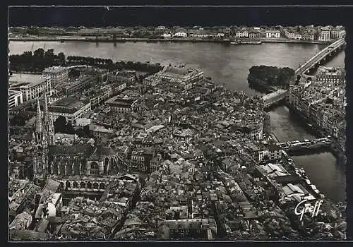 AK Bayonne /B.-P., Pays basque, La Cathédrale, la Nive, l`Adour et vue générale de la Ville, Vue aérienne