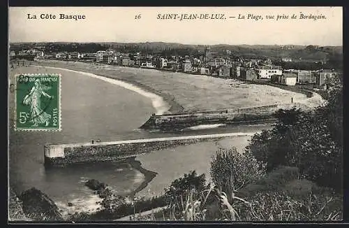 AK Saint-Jean-de-Luz, La Côte Basque, La Plage, vue prise de Bordagain