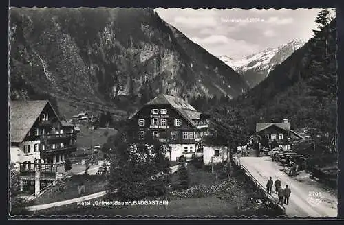 AK Badgastein, Hotel Grüner Baunm mit Strasse u. Umgebung