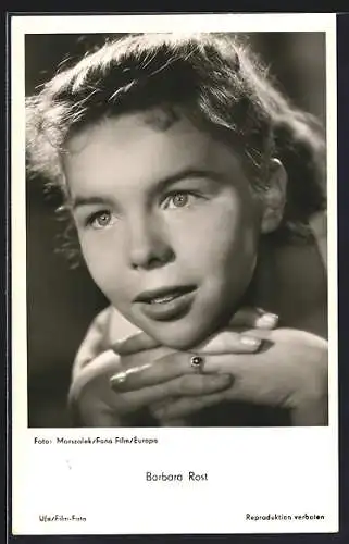 AK Schauspielerin Barbara Rost mit vertäumten Blick porträtiert