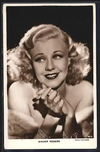 AK Schauspielerin Ginger Rogers mit blonden Haaren