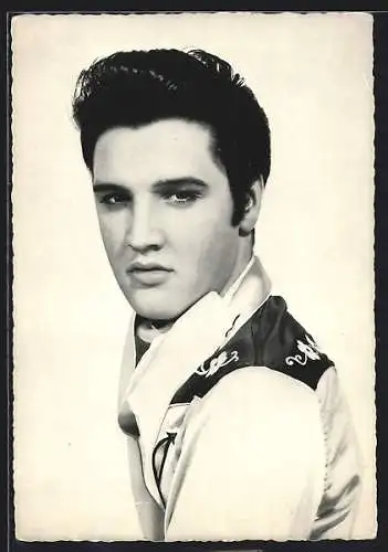 AK Musiker Elvis Presley mit nachdenklichem Blick