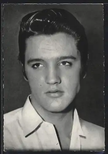 AK Portrait Elvis Presley ernst schauend