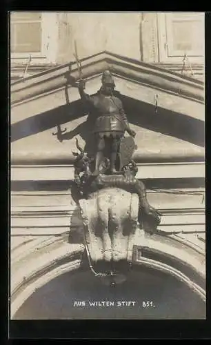 Foto-AK A. Stockhammer: Innsbruck, Wilten, Stift, Ritterfigur