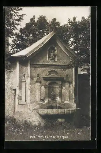 Foto-AK A. Stockhammer: Innsbruck, Wilten, Stift, Brunnen