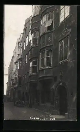 Foto-AK A. Stockhammer: Hall i. T., Fassade mit Fenstern, Strassenpartie