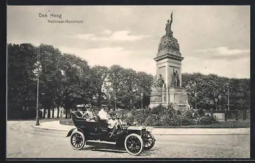 AK `s-Gravenhage, Auto, Ausflügler in einem KFZ am National-Monument