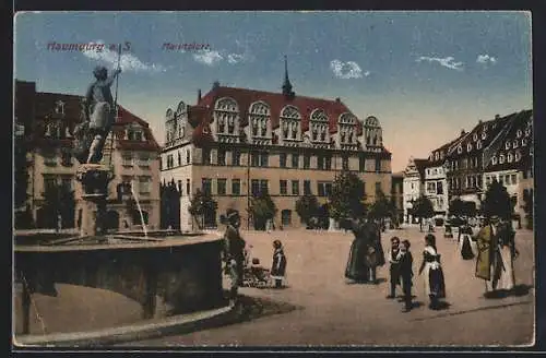 AK Naumburg a. S., Marktplatz mit Brunnen und Passanten