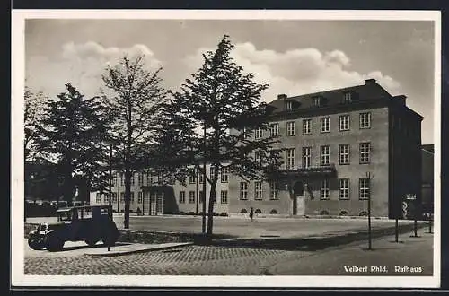 AK Velbert /Rhld., Rathaus mit vorgelagertem Parkplatz