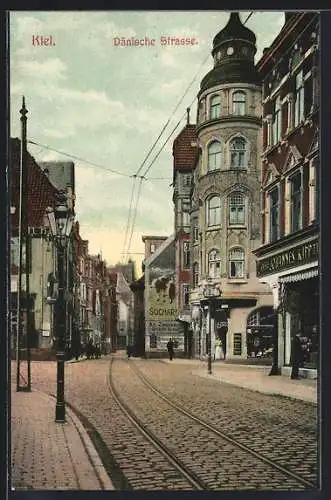 AK Kiel, Dänische Strasse mit Geschäften und Hauswandwerbung für Suchard