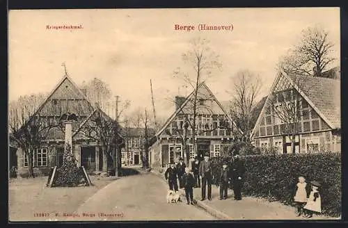 AK Berge /Hannover, Kriegerdenkmal mit Strassenpartie