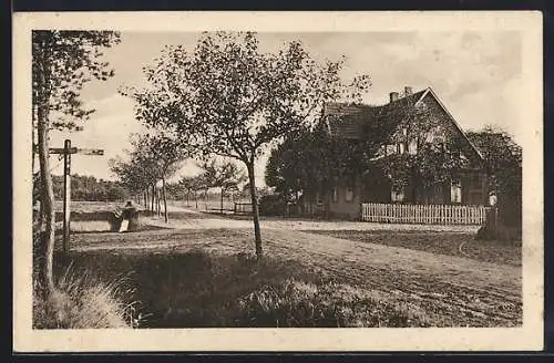 AK Ladbergen, Hölter, Gasthaus zum Heideblümchen G. Gravemeier mit Strassenkreuzung und Graben