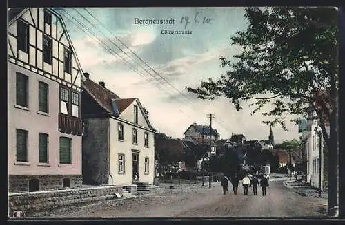 AK Bergneustadt, Cölnerstrasse mit Turmblick