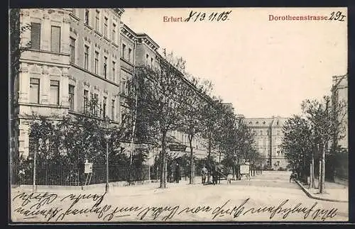 AK Erfurt, Passanten in der Dorotheenstrasse