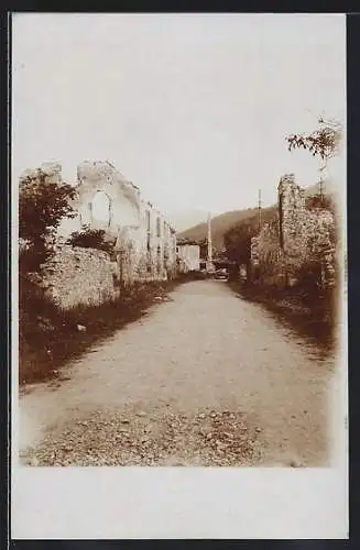 Foto-AK Steinbach, Strasse mit zerstörten Häusern