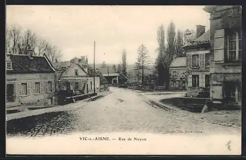 AK Vic-s.-Aisne, Rue de Noyon mit Wohnhäusern