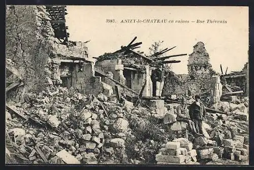 AK Anizy-le-Chateau, Rue Thévenin en ruines