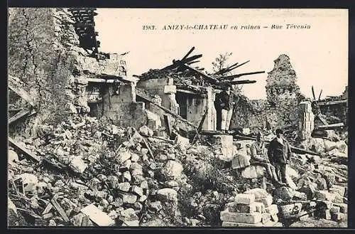 AK Anizy-le-Chateau, Rue Tévenin en ruines