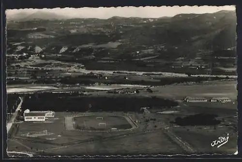 AK Saint-Auban-sur-Durance, Vue sur le Stade, la Piscine et le Camp de Vol à Voiles