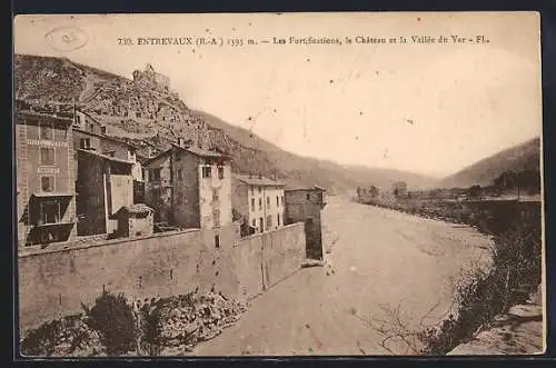 AK Entrevaux, Les Fortifications, le Château et la Vallée du Var