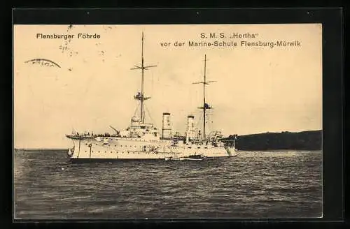 AK Flensburg-Mürwik, SMS Hertha vor der Marine-Schule