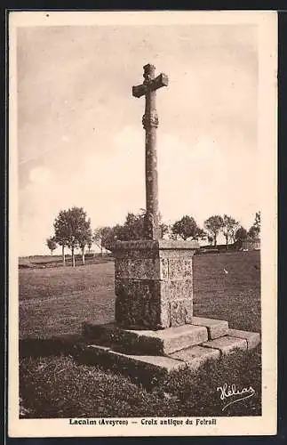 AK Lacalm /Aveyron, Croix antique du Foirail