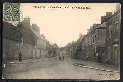 AK Villeneuve-sur-Allier, La Grande Rue, Strassenpartie