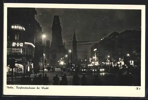 AK Berlin-Charlottenburg, Kurfürstendamm mit Hotel KLM und Kirche bei Nacht