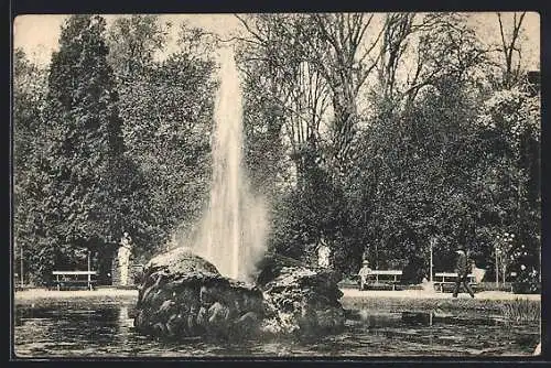 AK Würzburg, Springbrunnen im königlichen Hofgarten