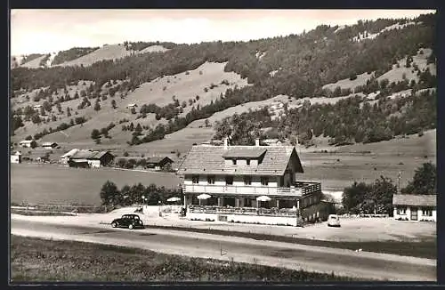 AK Ratholz /Allgäu, Gasthof Jägerhaus mit Strassenpartie