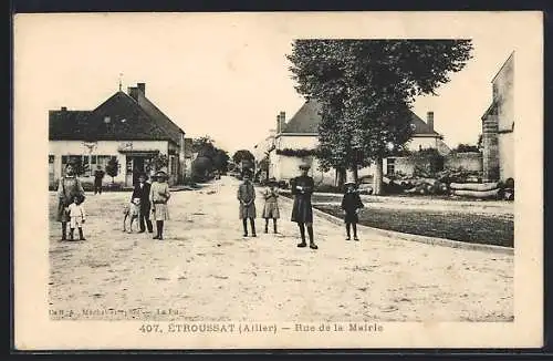 AK Étroussat /Allier, Rue de la Maire, Strassenpartie