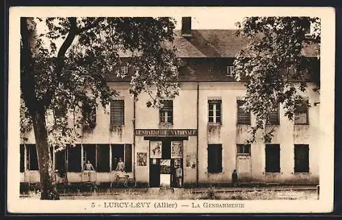 AK Lurcy-Levy, La Gendarmerie mit Leuten